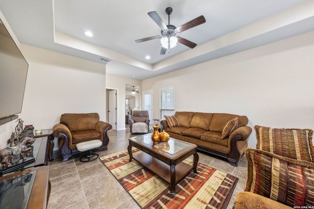 16371 Borregas Rd, Elmendorf, TX 78112