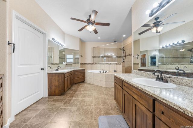 16371 Borregas Rd, Elmendorf, TX 78112