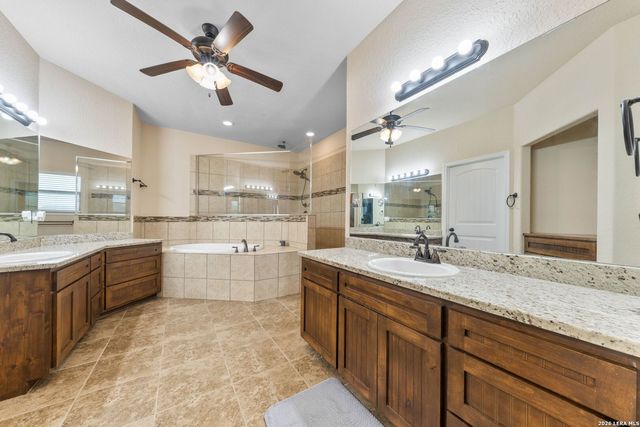 16371 Borregas Rd, Elmendorf, TX 78112