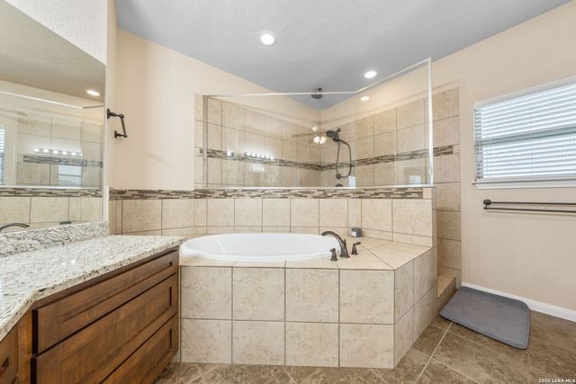 16371 Borregas Rd, Elmendorf, TX 78112
