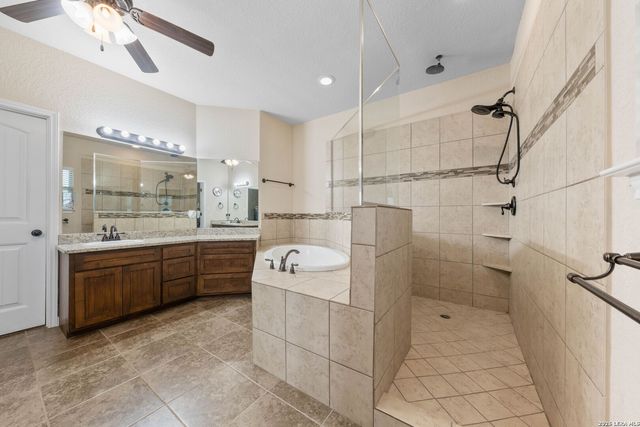 16371 Borregas Rd, Elmendorf, TX 78112