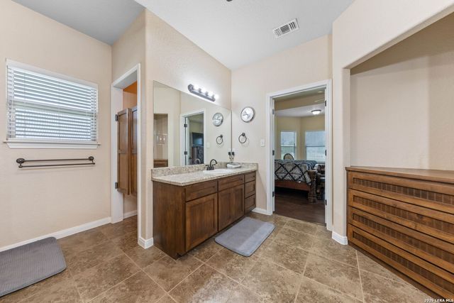 16371 Borregas Rd, Elmendorf, TX 78112