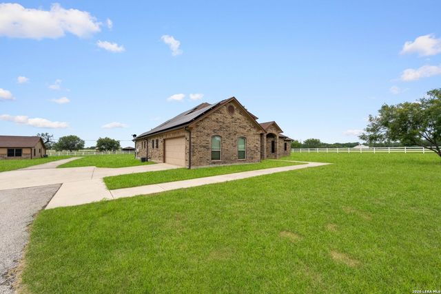 16371 Borregas Rd, Elmendorf, TX 78112