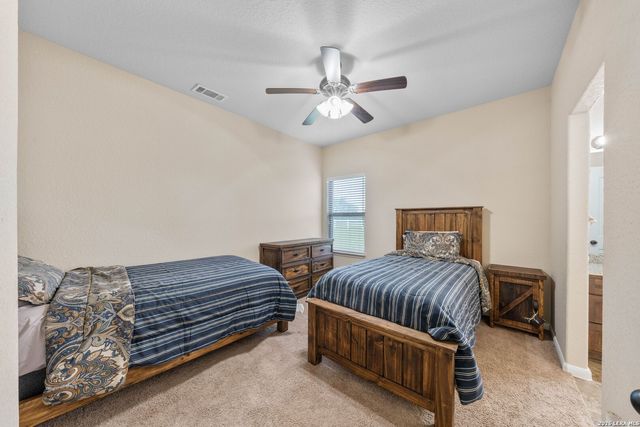 16371 Borregas Rd, Elmendorf, TX 78112