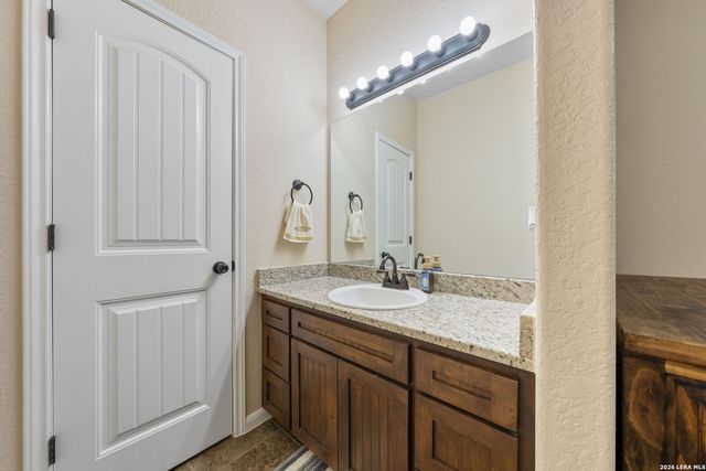 16371 Borregas Rd, Elmendorf, TX 78112