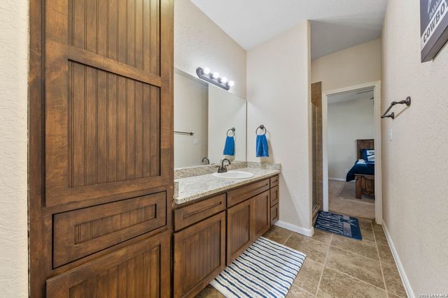 16371 Borregas Rd, Elmendorf, TX 78112