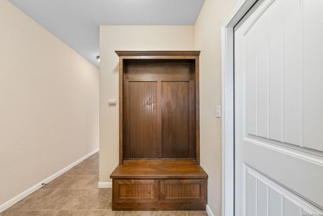 16371 Borregas Rd, Elmendorf, TX 78112