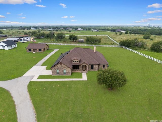 16371 Borregas Rd, Elmendorf, TX 78112