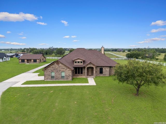 16371 Borregas Rd, Elmendorf, TX 78112