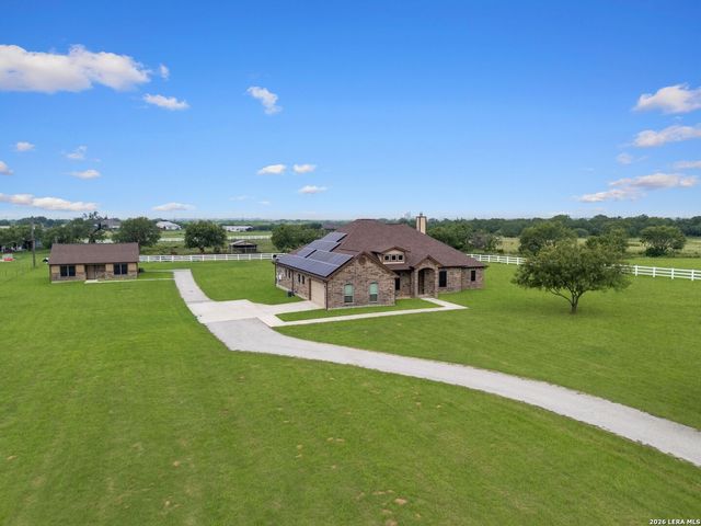 16371 Borregas Rd, Elmendorf, TX 78112