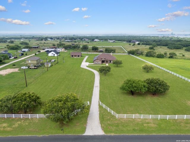 16371 Borregas Rd, Elmendorf, TX 78112
