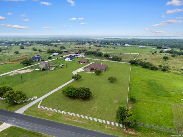 16371 Borregas Rd, Elmendorf, TX 78112