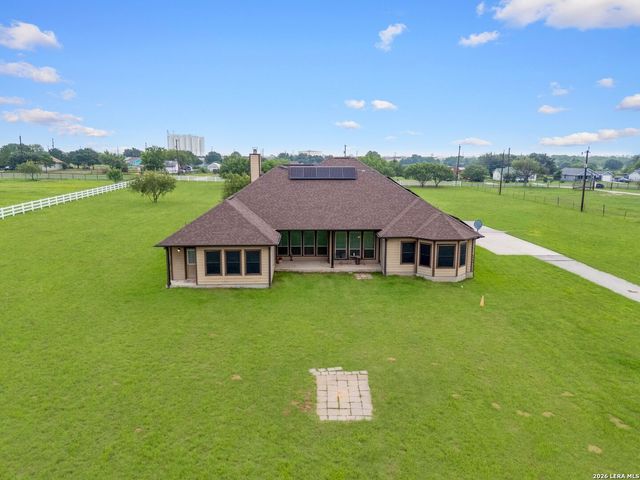 16371 Borregas Rd, Elmendorf, TX 78112