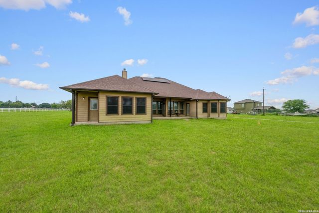 16371 Borregas Rd, Elmendorf, TX 78112