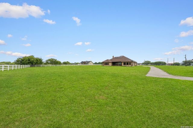 16371 Borregas Rd, Elmendorf, TX 78112