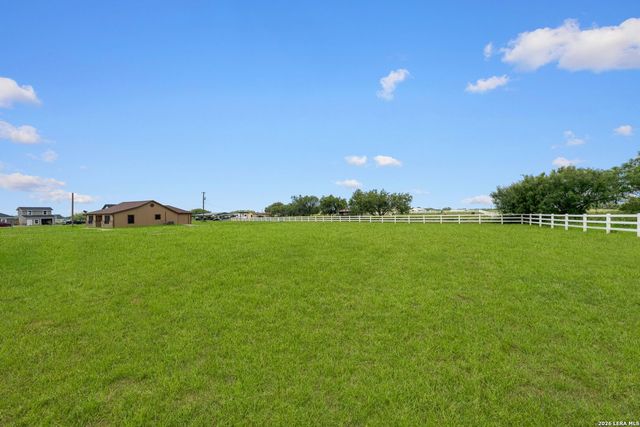 16371 Borregas Rd, Elmendorf, TX 78112