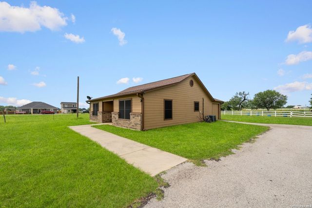 16371 Borregas Rd, Elmendorf, TX 78112
