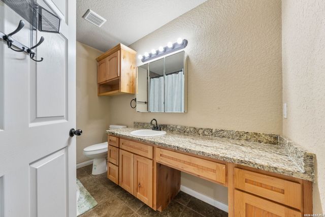16371 Borregas Rd, Elmendorf, TX 78112