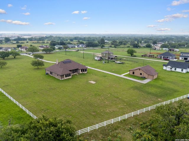 16371 Borregas Rd, Elmendorf, TX 78112