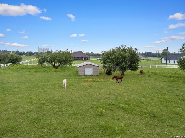 16371 Borregas Rd, Elmendorf, TX 78112