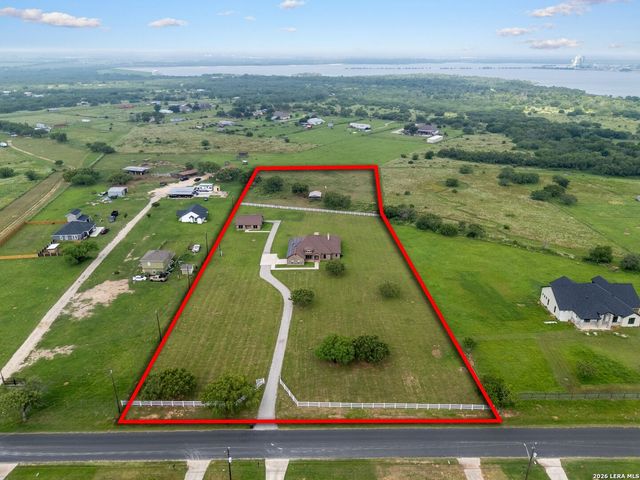 16371 Borregas Rd, Elmendorf, TX 78112