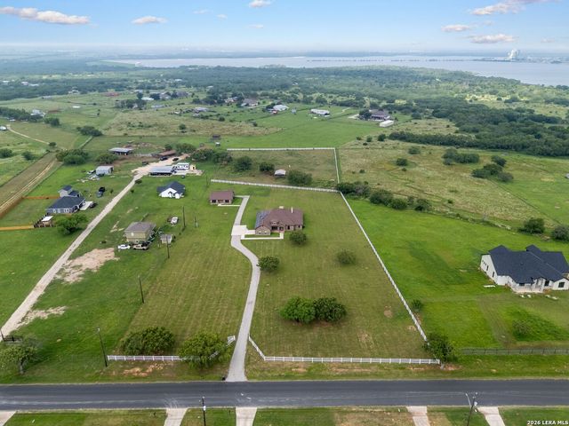 16371 Borregas Rd, Elmendorf, TX 78112