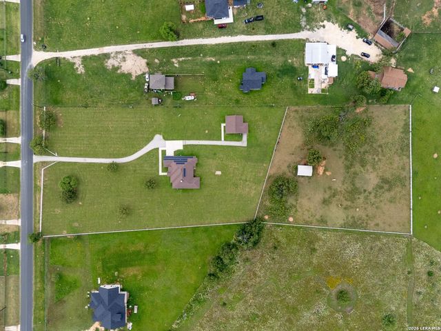 16371 Borregas Rd, Elmendorf, TX 78112