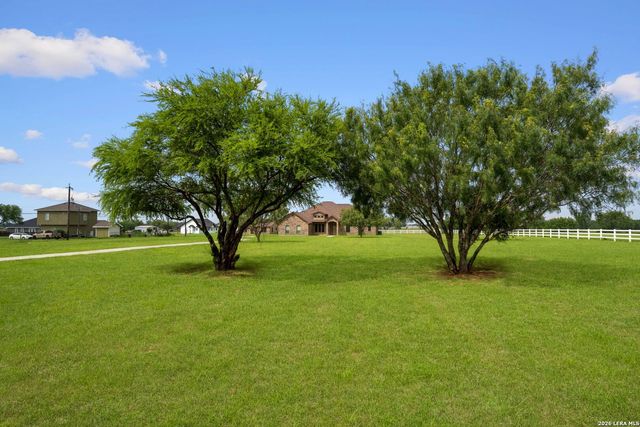 16371 Borregas Rd, Elmendorf, TX 78112