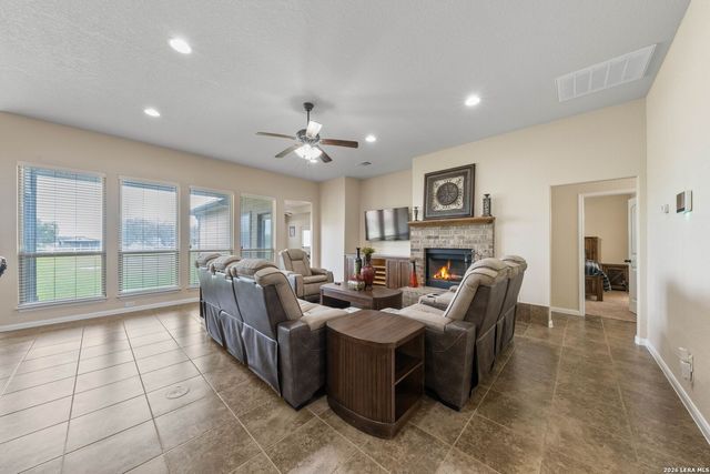 16371 Borregas Rd, Elmendorf, TX 78112