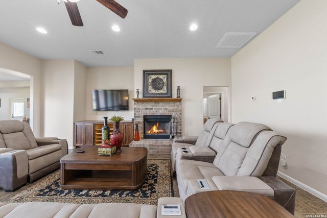 16371 Borregas Rd, Elmendorf, TX 78112