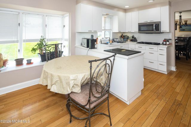 25 Mccue Road, Morganville, NJ 07751