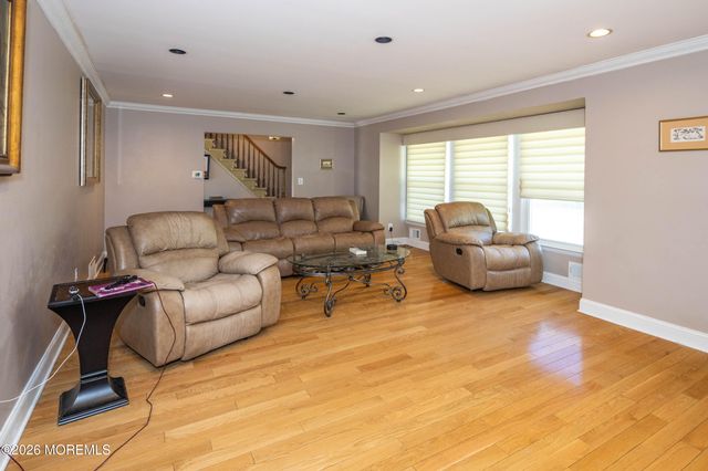 25 Mccue Road, Morganville, NJ 07751