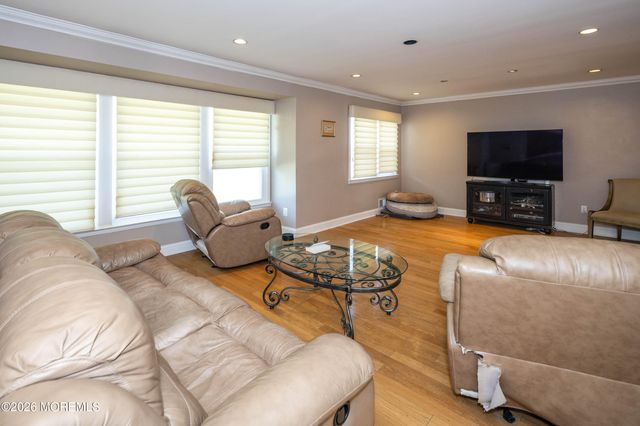 25 Mccue Road, Morganville, NJ 07751