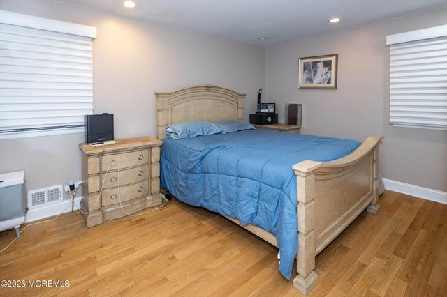 25 Mccue Road, Morganville, NJ 07751
