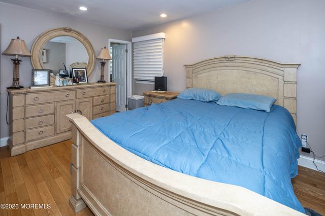 25 Mccue Road, Morganville, NJ 07751