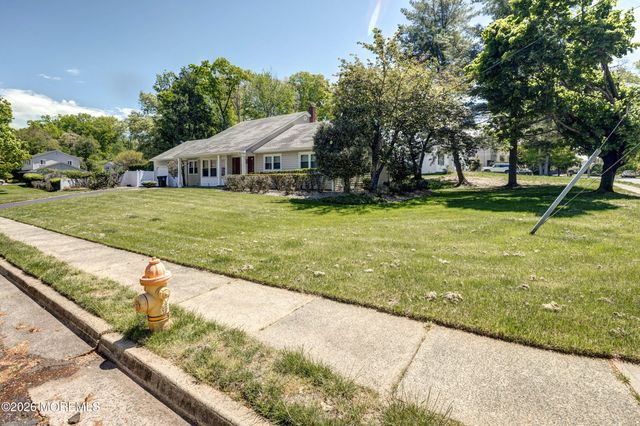 25 Mccue Road, Morganville, NJ 07751