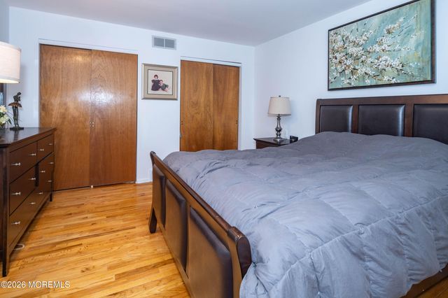 25 Mccue Road, Morganville, NJ 07751