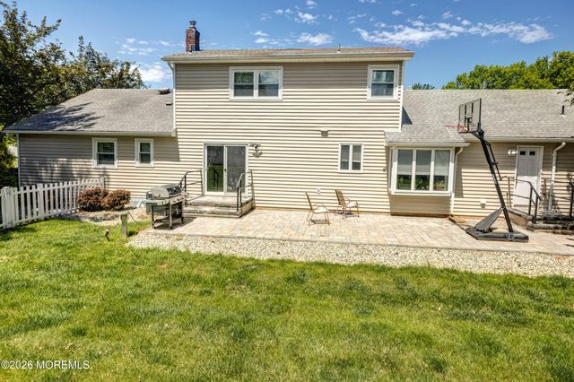 25 Mccue Road, Morganville, NJ 07751