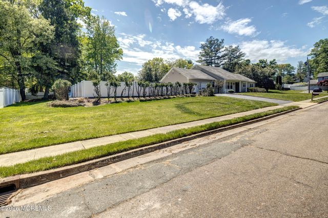 25 Mccue Road, Morganville, NJ 07751