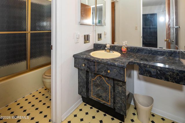 25 Mccue Road, Morganville, NJ 07751
