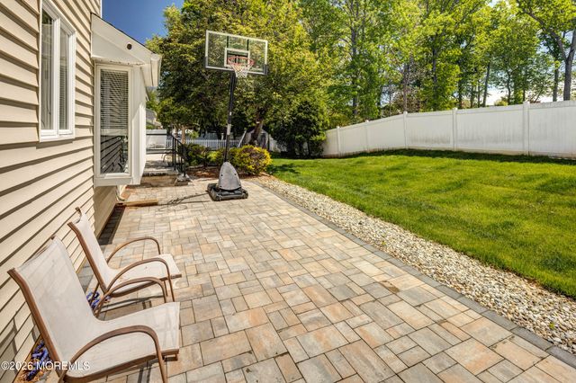 25 Mccue Road, Morganville, NJ 07751
