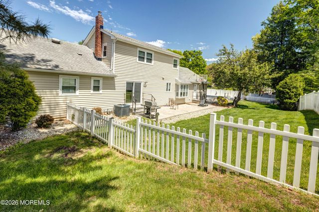 25 Mccue Road, Morganville, NJ 07751