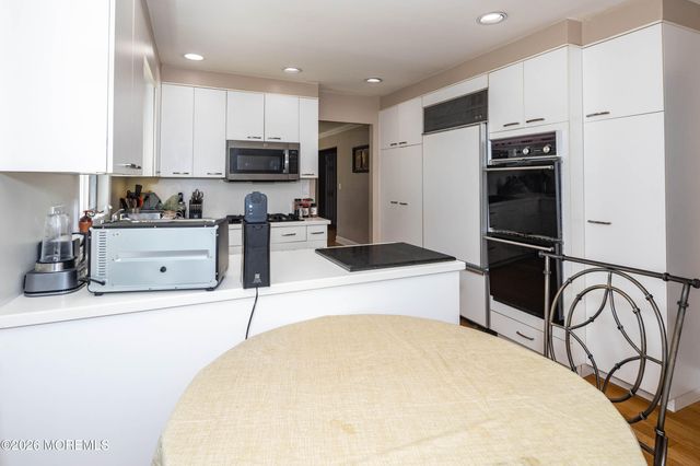 25 Mccue Road, Morganville, NJ 07751