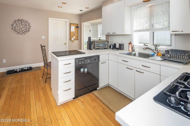 25 Mccue Road, Morganville, NJ 07751