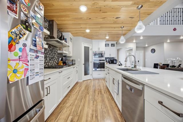 3665 Valley View Drive S, Fargo, ND 58104