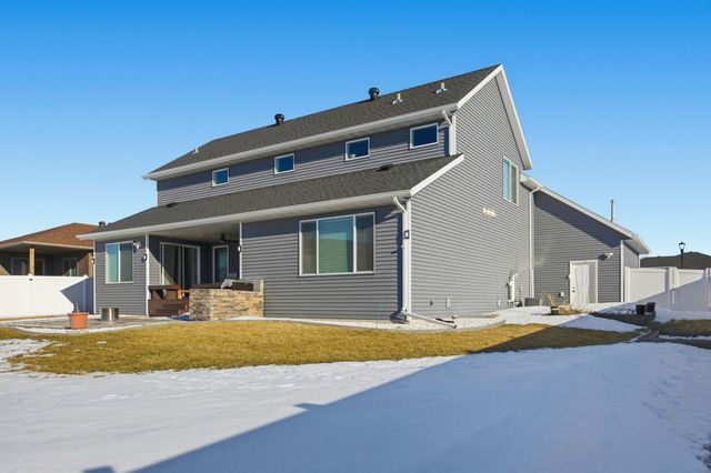 3665 Valley View Drive S, Fargo, ND 58104