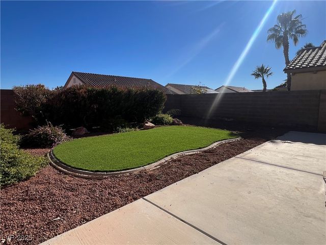 10524 Isola Bella Street, Las Vegas, NV 89141
