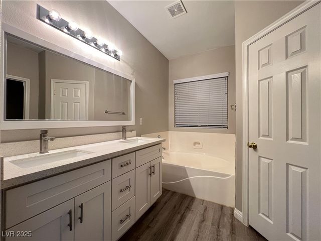 10524 Isola Bella Street, Las Vegas, NV 89141