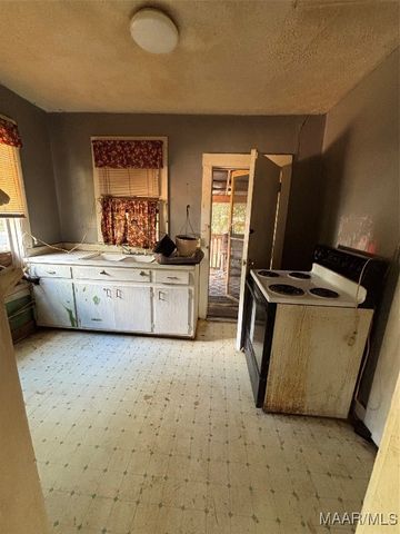 402 Johnson Street, Selma, AL 36701