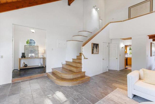 21075 Greenleaf Drive, Cupertino, CA 95014